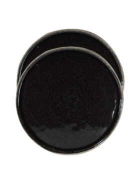 Assiettes plates noires en grès