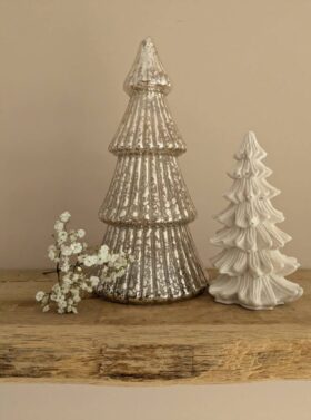 Figurine décorative en sapin de noël en verre transparent avec éclairage LED.