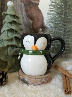 Tasse en céramique avec motif pingouin.