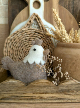 Figurine décorative en forme de petite cocotte en feutrine